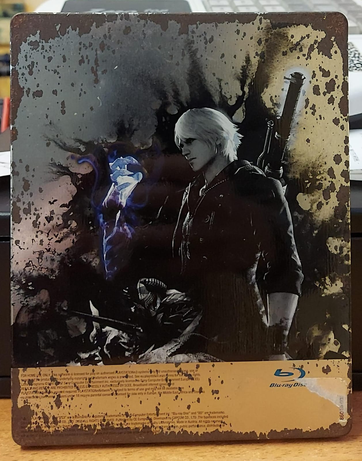 DEVIL MAY CRY 4 + STEELBOOK