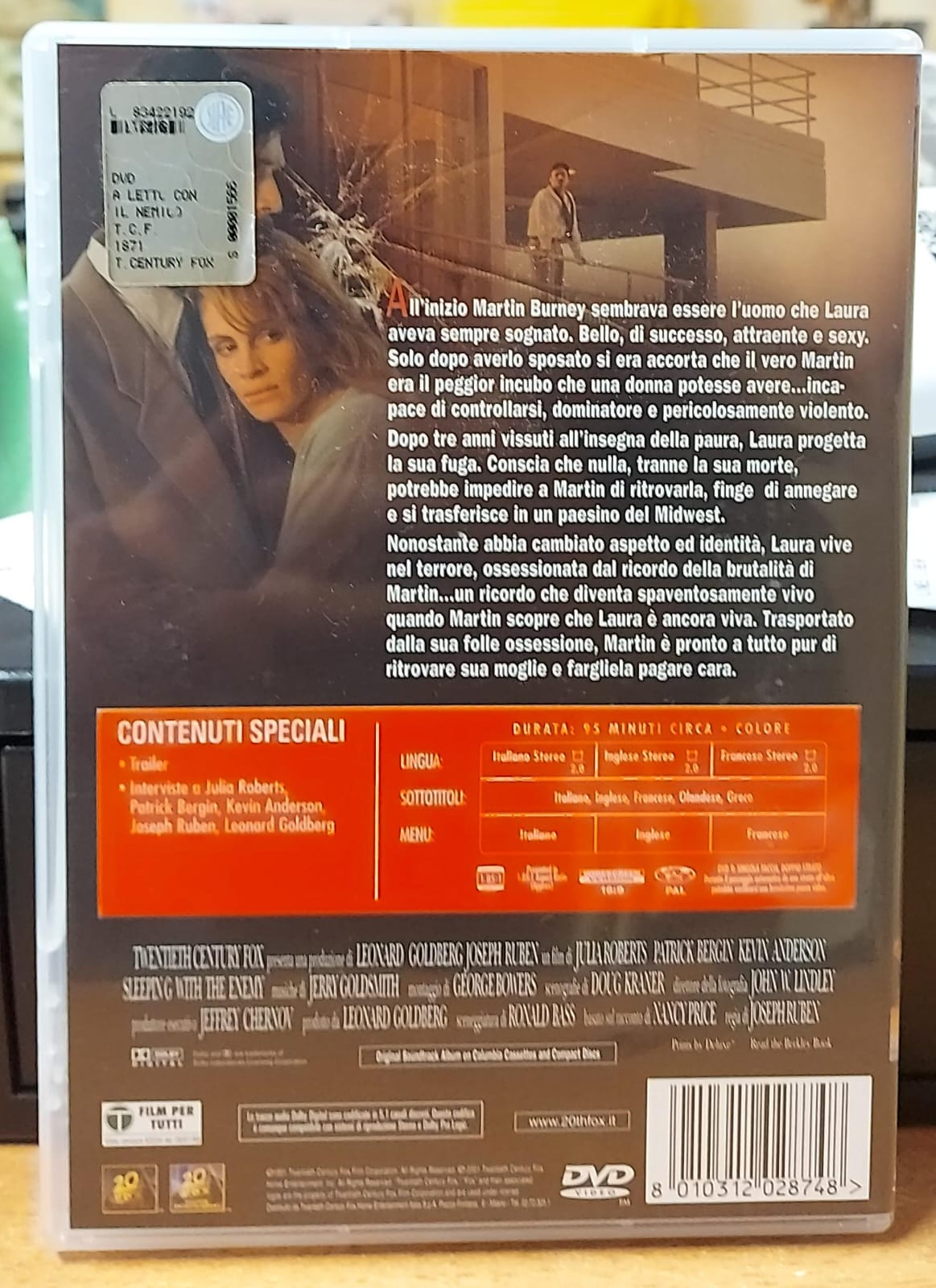 A LETTO CON IL NEMICO