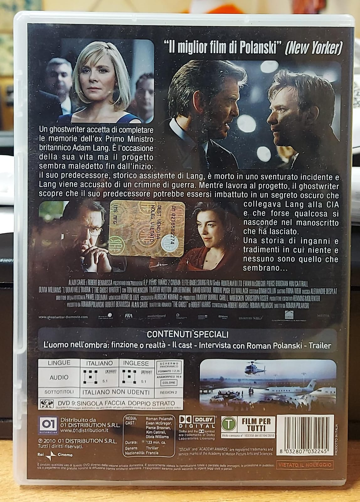L'UOMO NELL'OMBRA