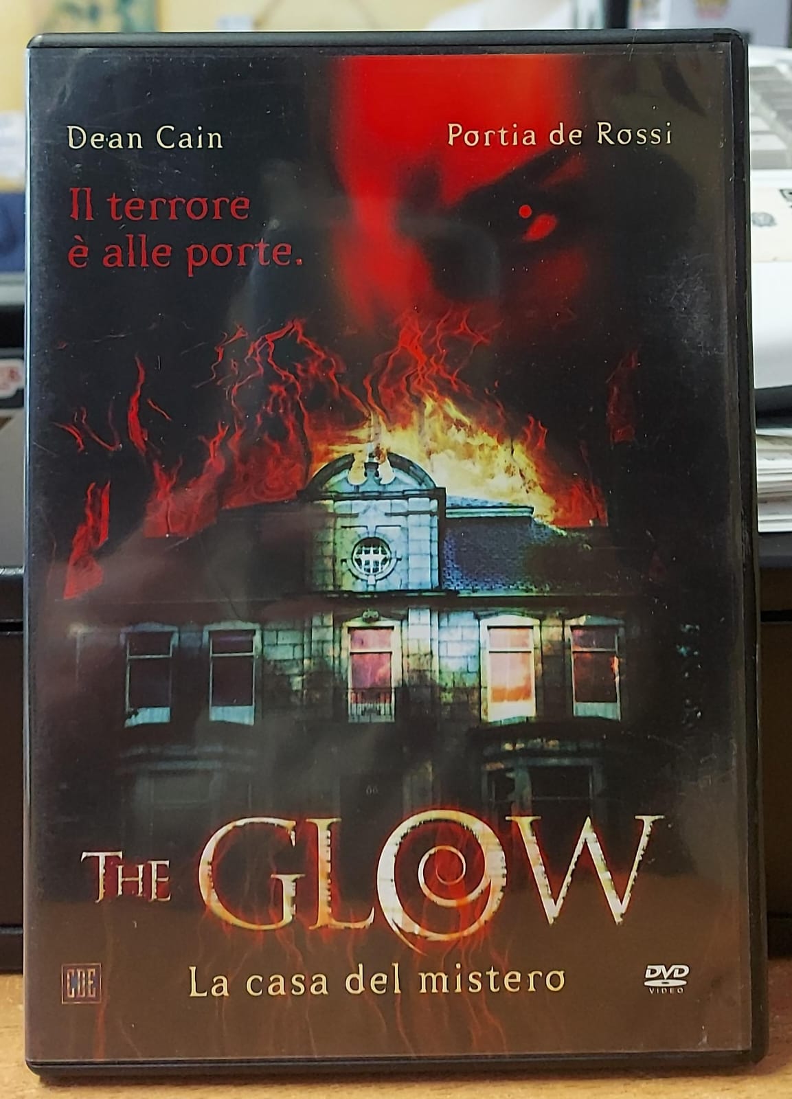 THE GLOW LA CASA DEL MISTERO