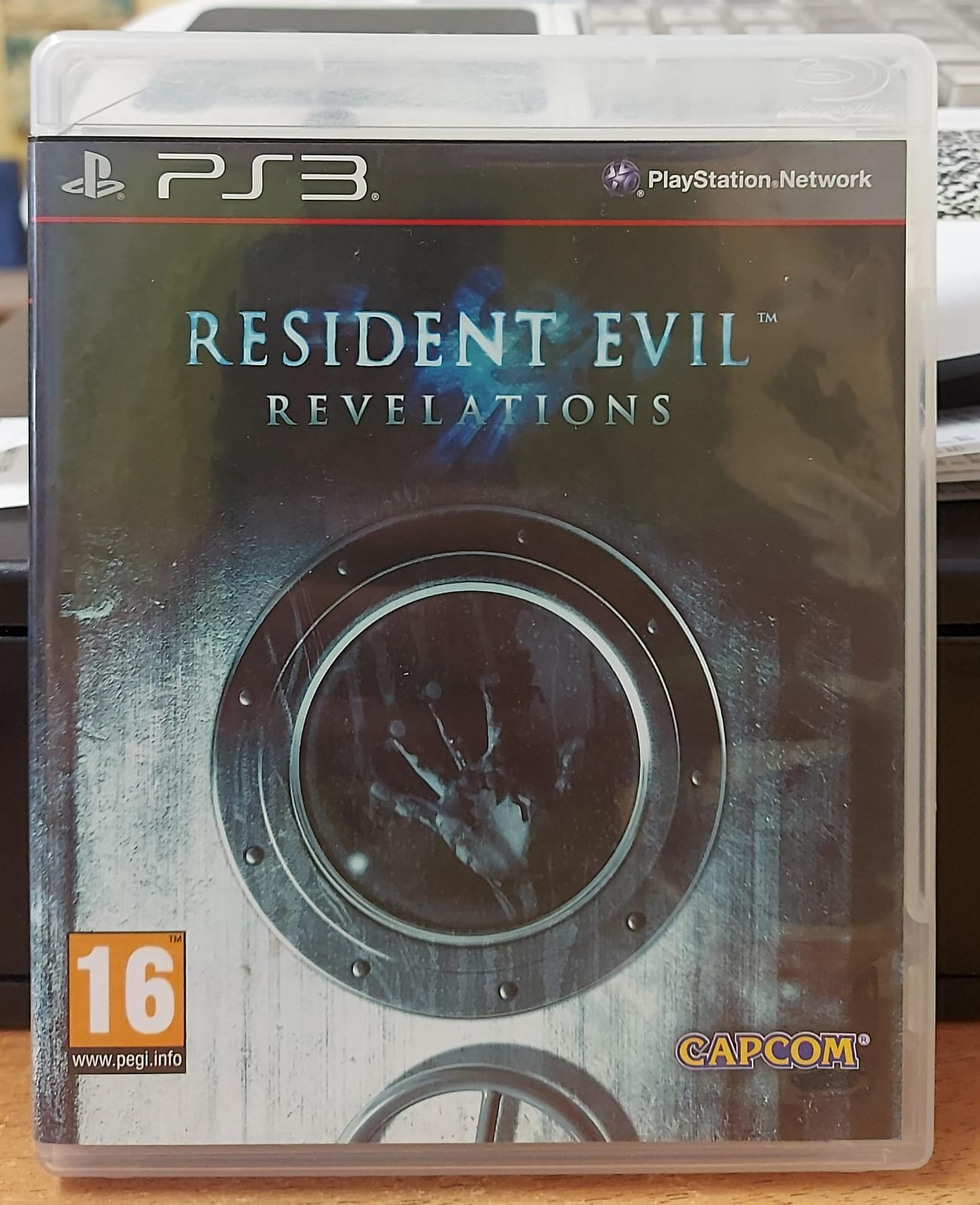 RESIDENT EVIL REVELATIONS