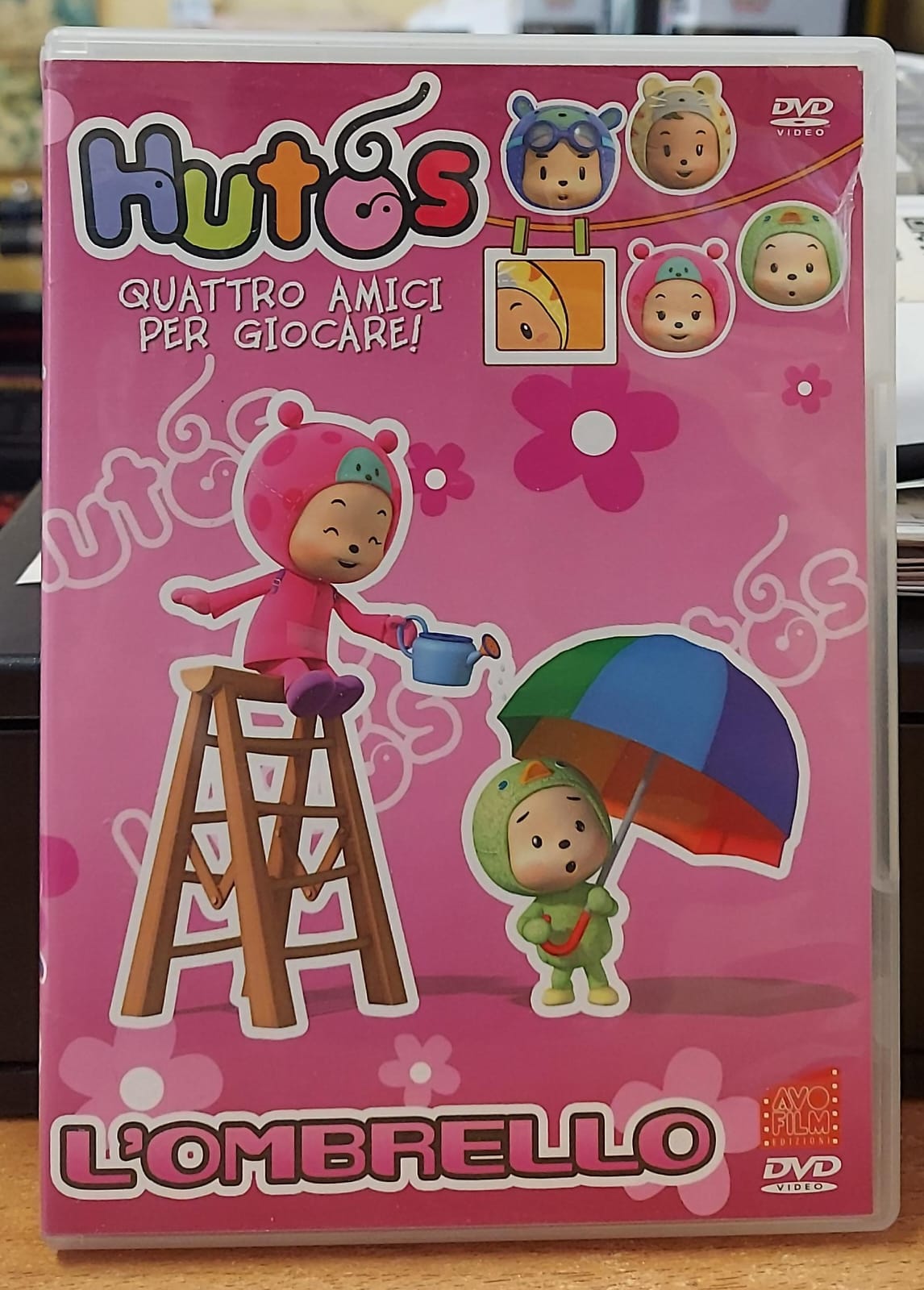 HUTOS QUATTRO AMICI PER GIOCARE! L'OMBRELLO