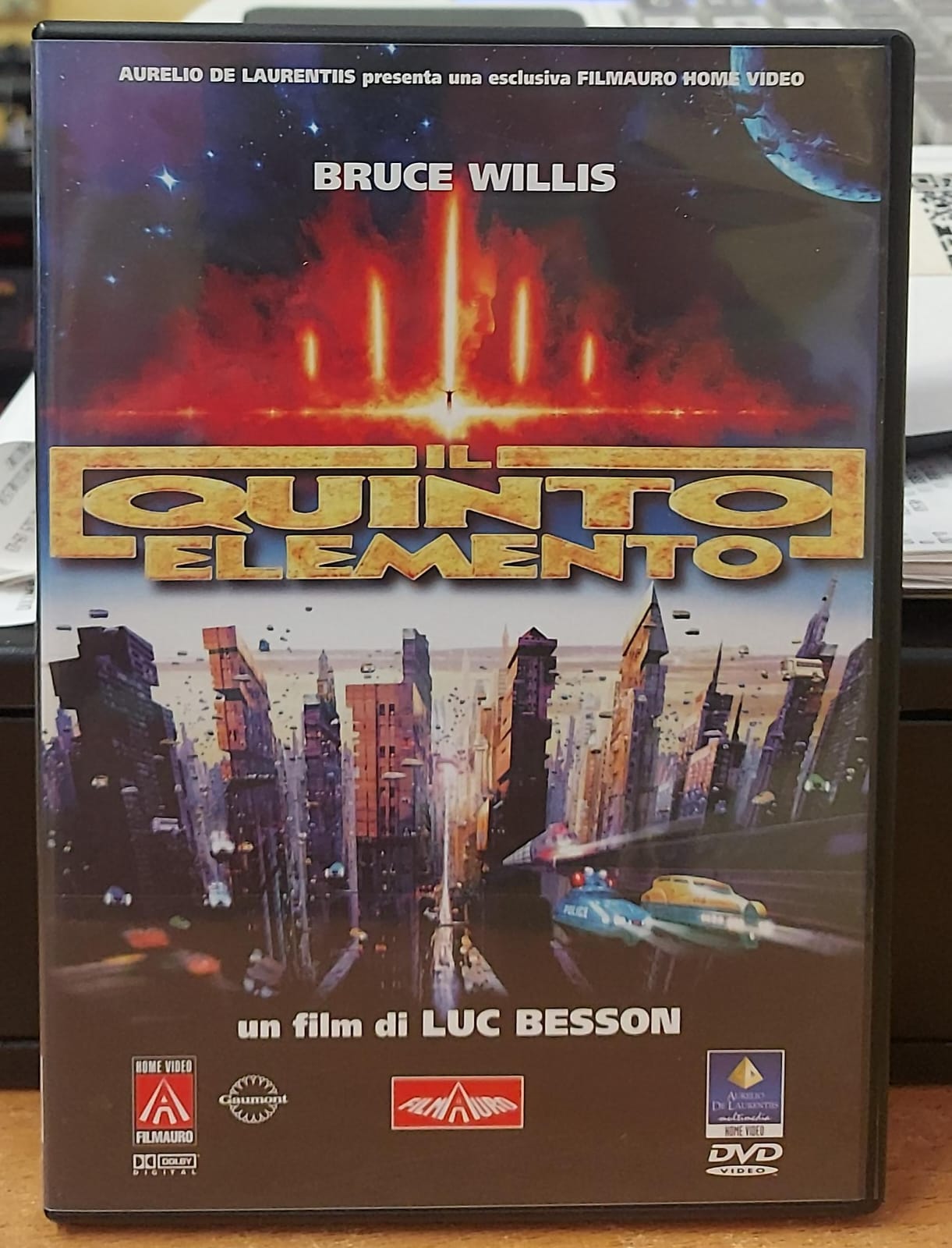 IL QUINTO ELEMENTO