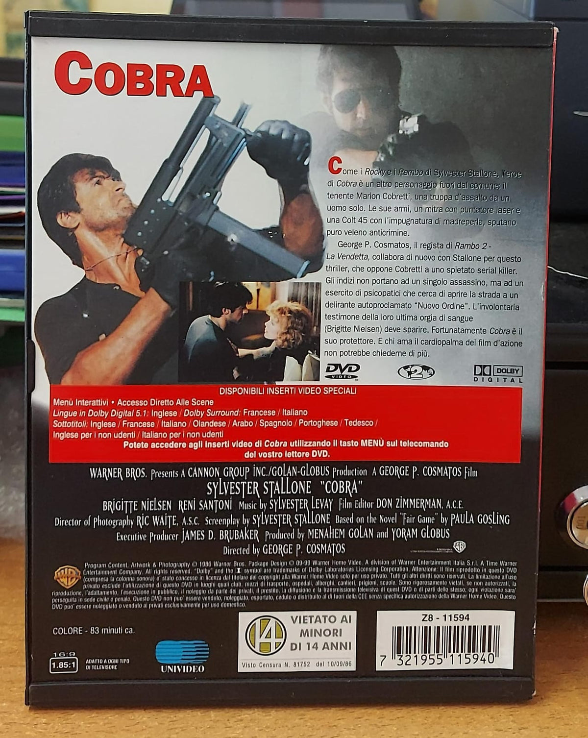Copertina frontale del DVD Cobra con Sylvester Stallone