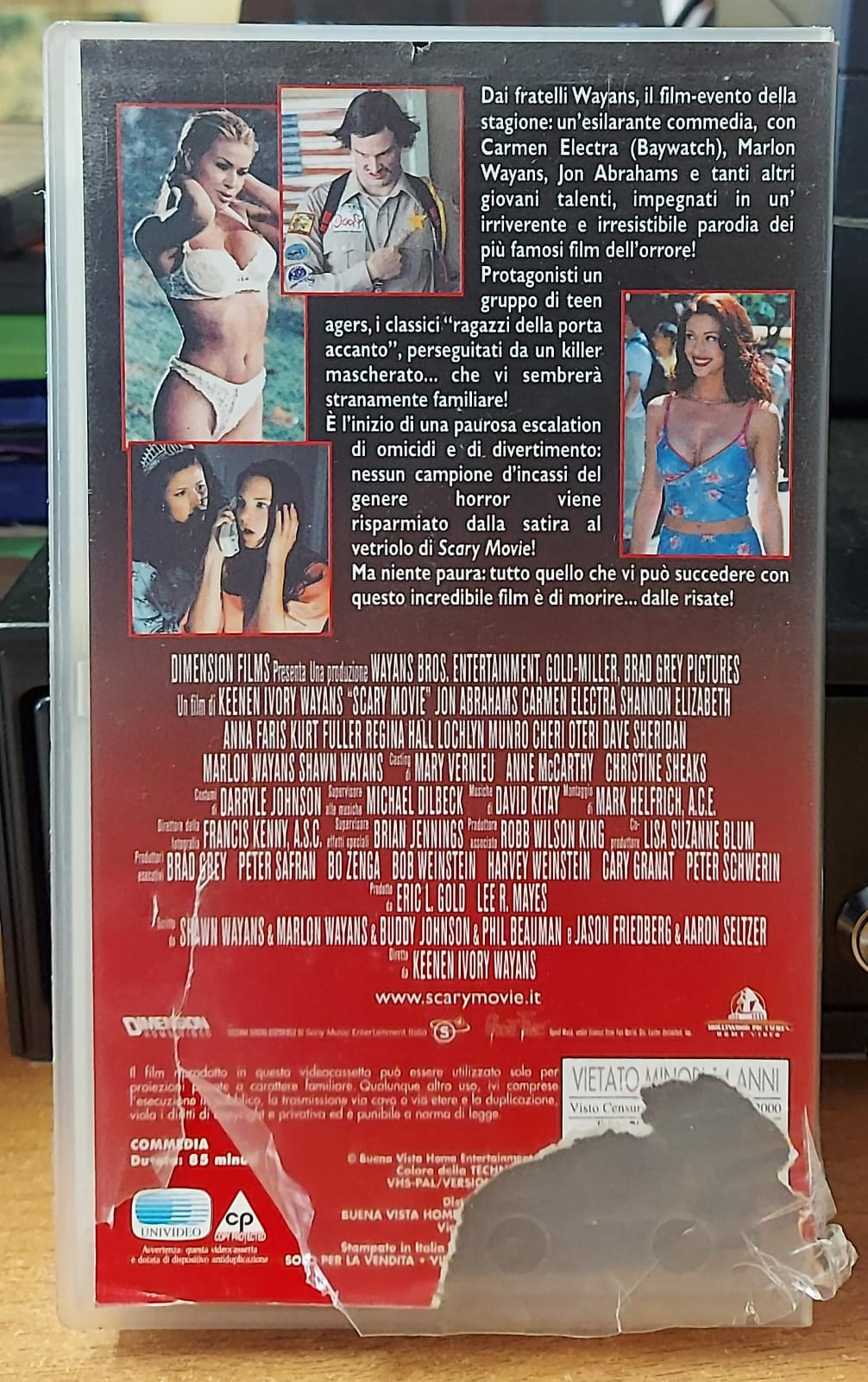 Scary Movie VHS, retro della copertina con strappo e parte mancante