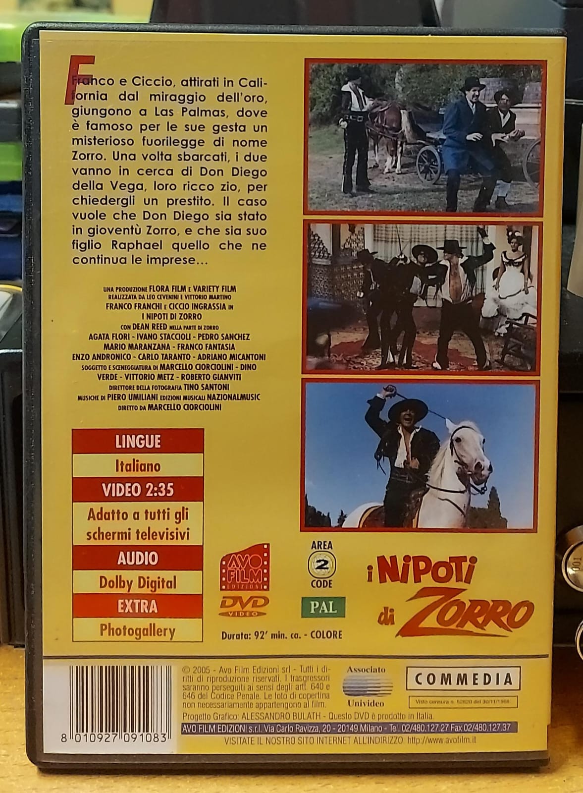 Retro copertina DVD I Nipoti di Zorro con trama, caratteristiche tecniche e codice a barre