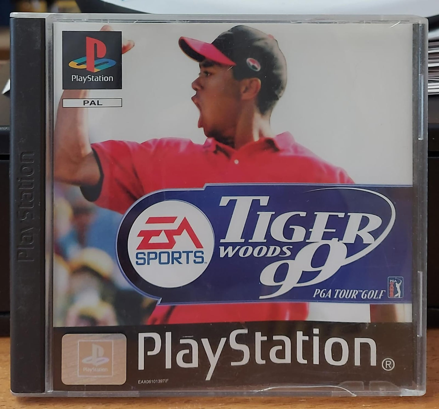 TIGER WOODS 99 PGA TOUR GOLF