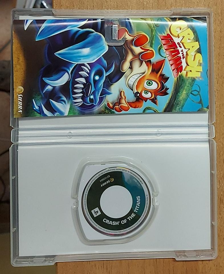 CRASH OF THE TITANS - PSP ESSENTIALS