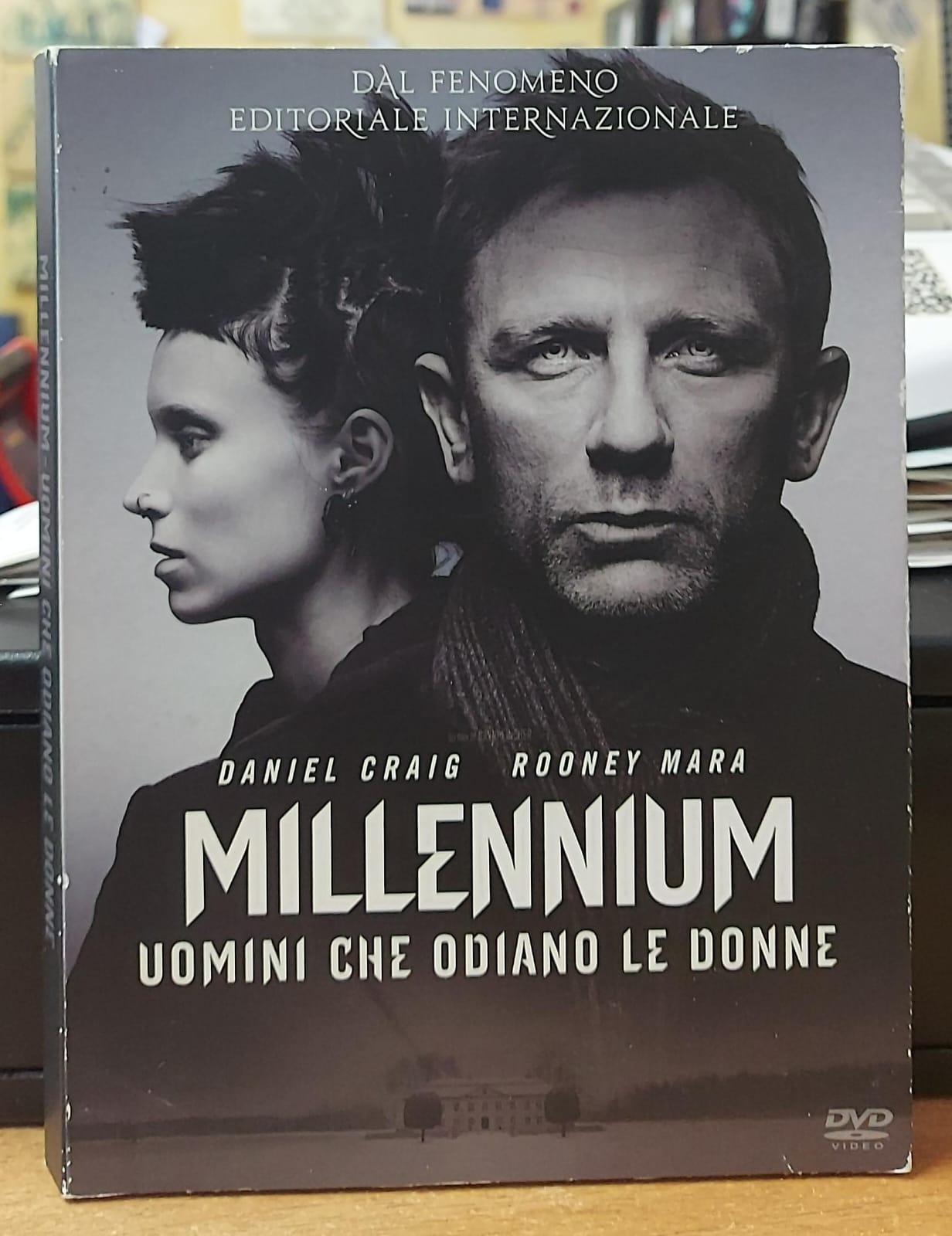 MILLENNIUM UOMINI CHE ODIANO LE DONNE