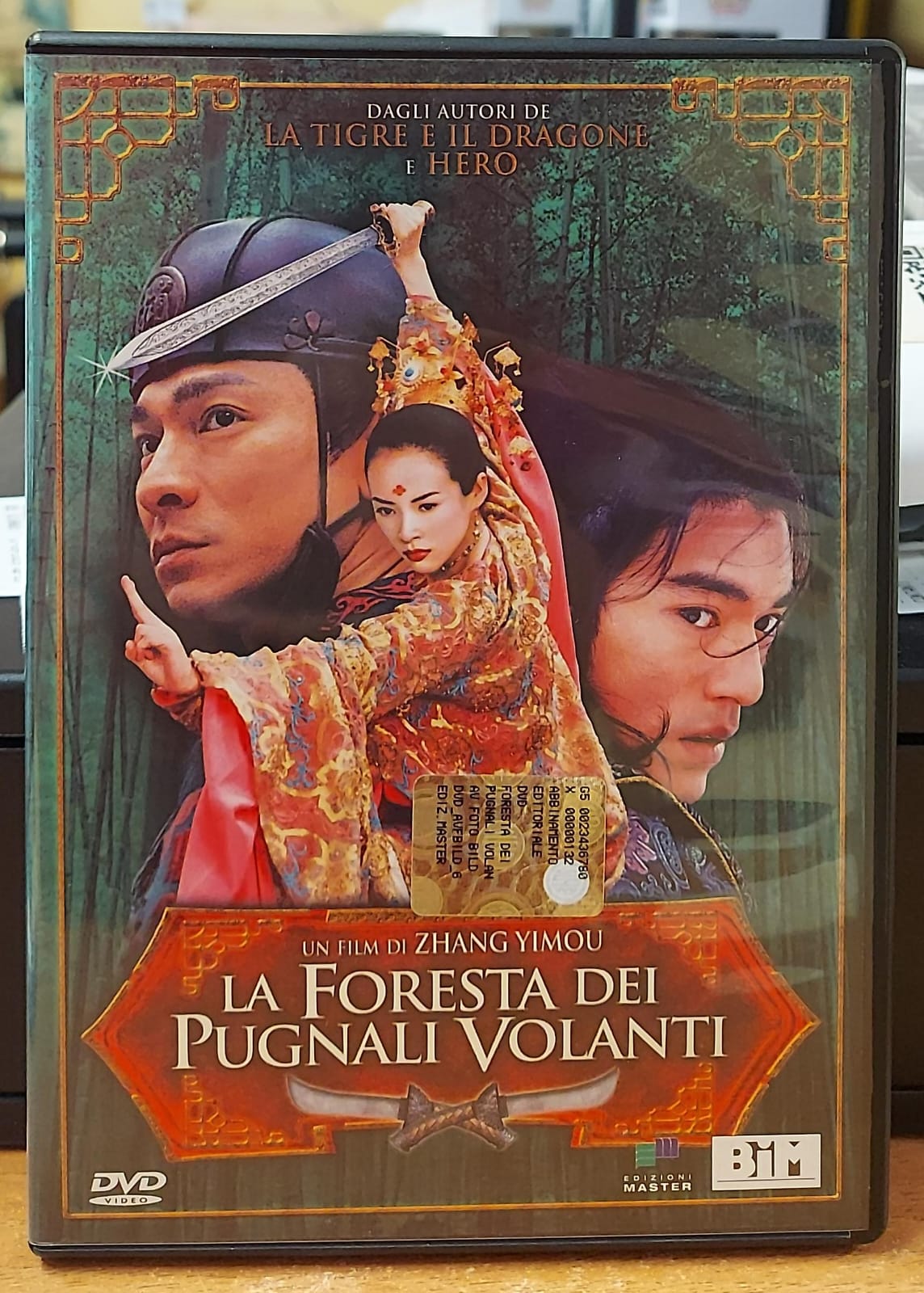 LA FORESTA DEI PUGNALI VOLANTI