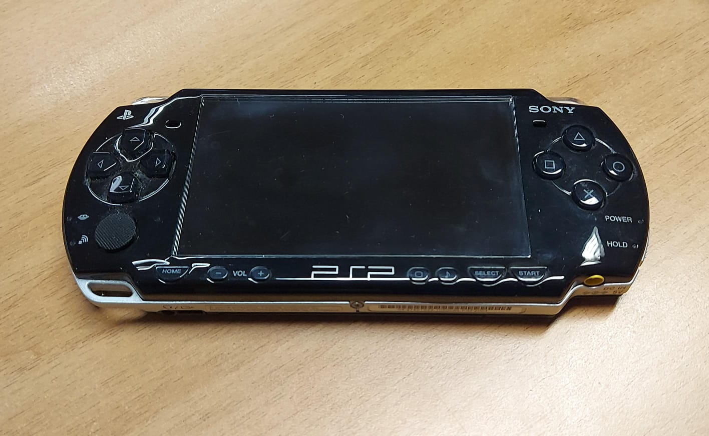 SONY PSP 2004 + MEMORY STICK 1GB + TELECAMERA COMPLETA DI CAVO ALIMENTAZIONE