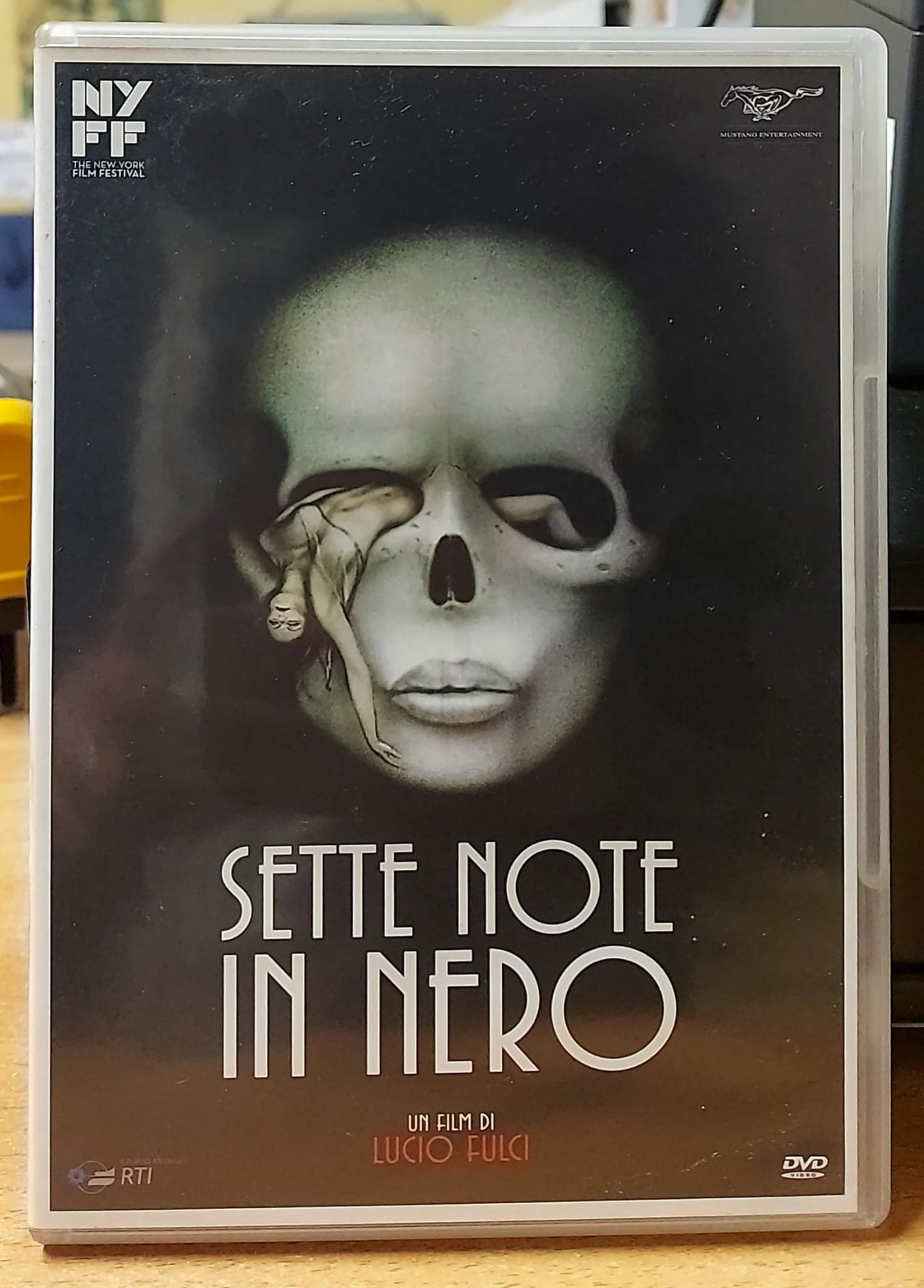 SETTE NOTE IN NERO