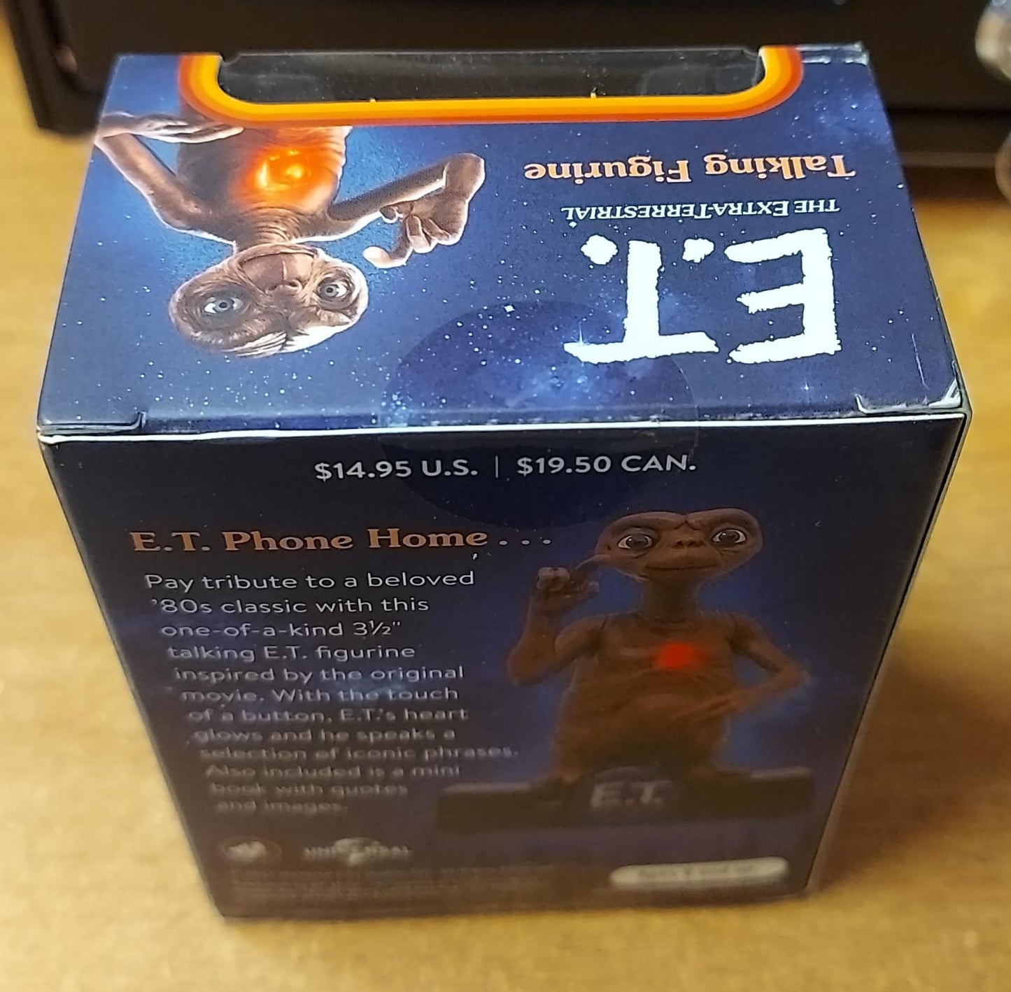 E.T. TALKING FIGURINE : WITH LIGHT AND SOUND!
