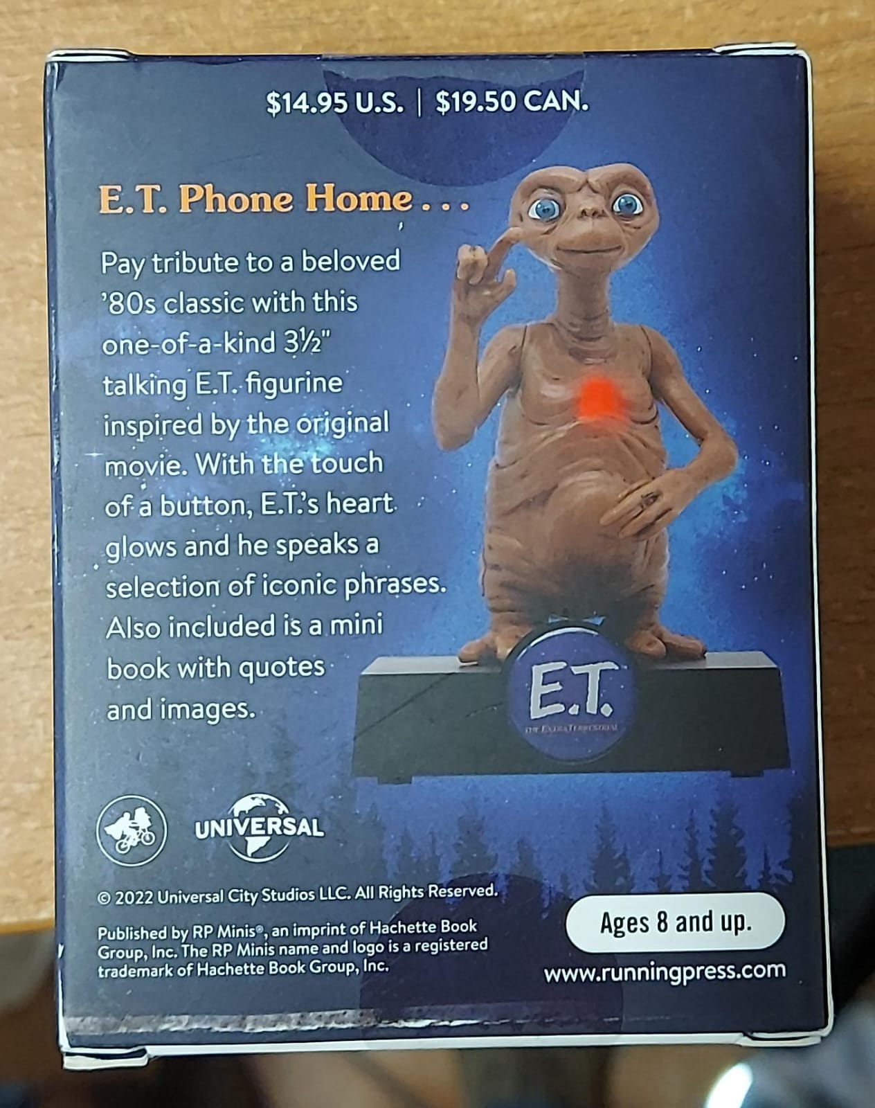 E.T. TALKING FIGURINE : WITH LIGHT AND SOUND!