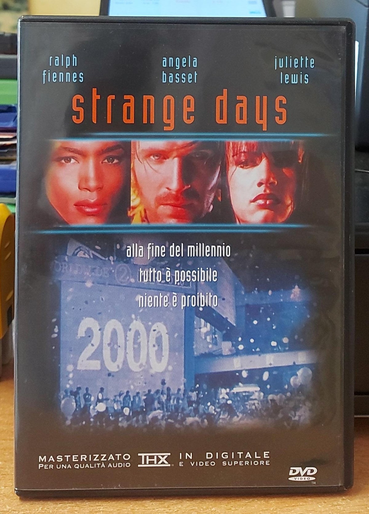 Strange Days DVD – Cover frontale con Ralph Fiennes, Angela Bassett, Juliette Lewis