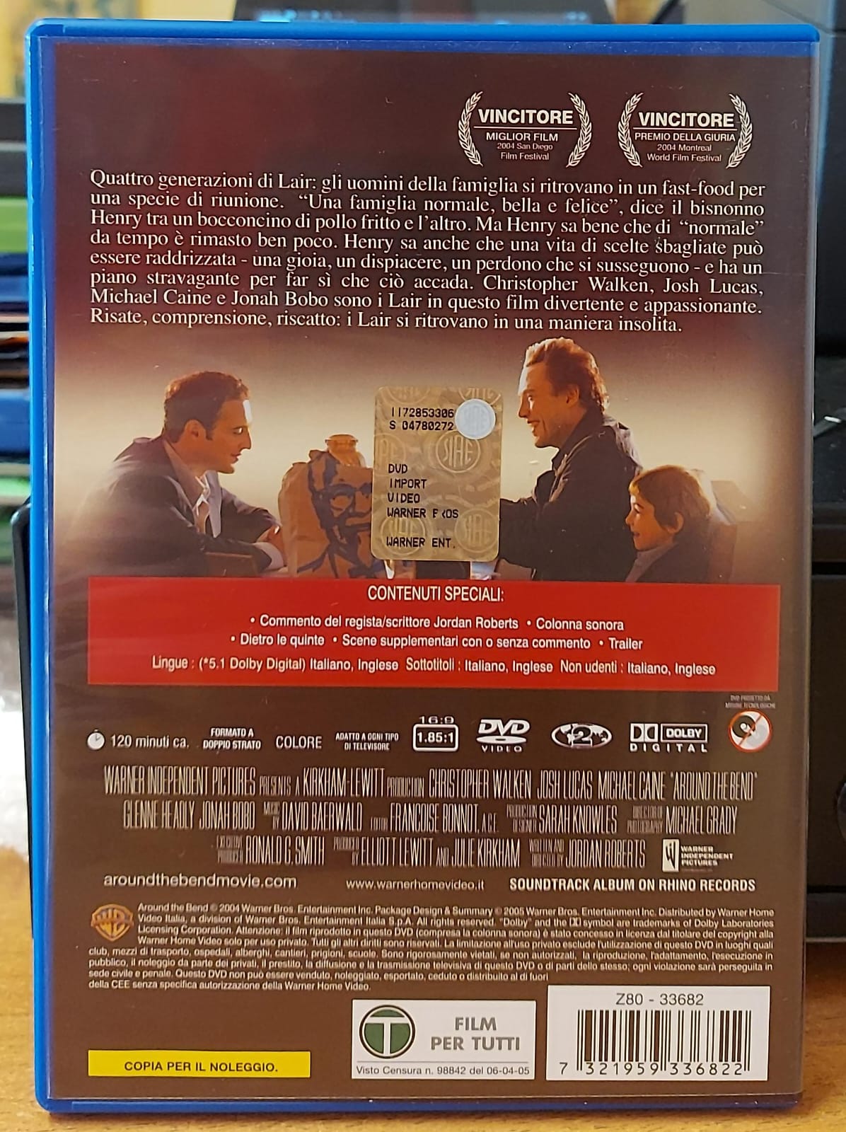 Retro della confezione del DVD Dietro l’angolo con trama, cast e dettagli tecnici