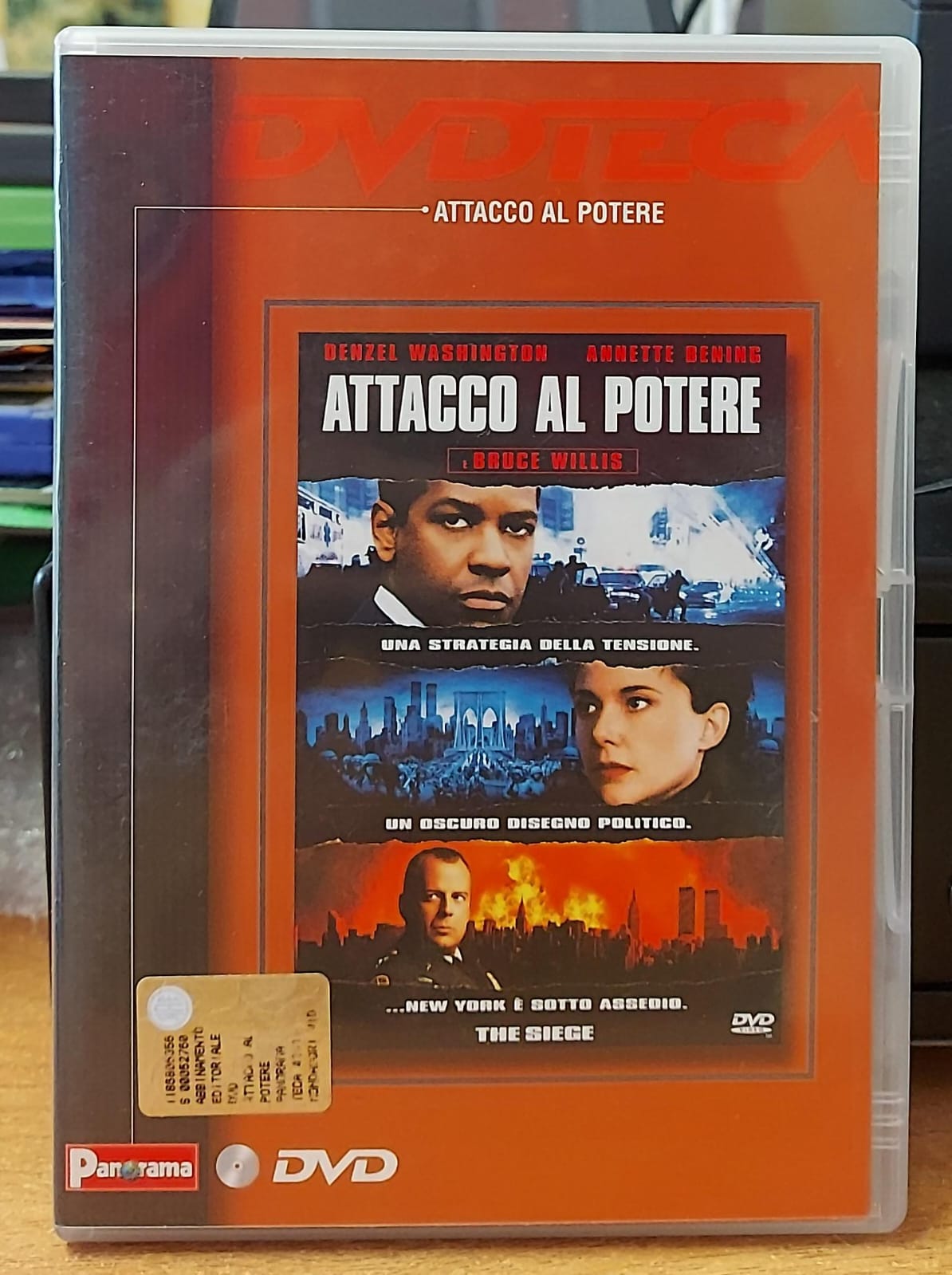 Attacco al potere DVD con Bruce Willis e Denzel Washington, copertina frontale