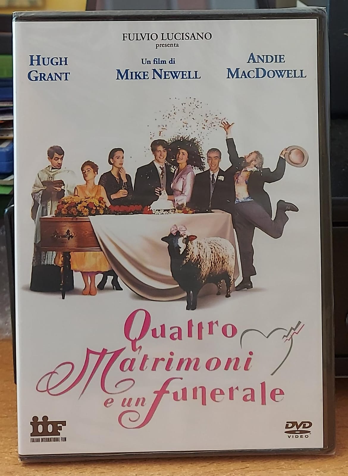Retro copertina del DVD Quattro matrimoni e un funerale con dettagli tecnici
