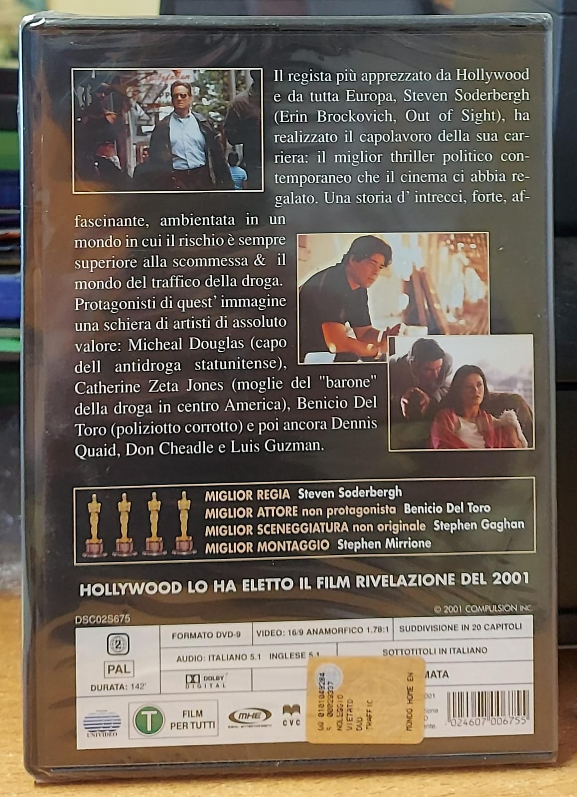 Retro copertina del DVD Traffic con trama e dettagli tecnici