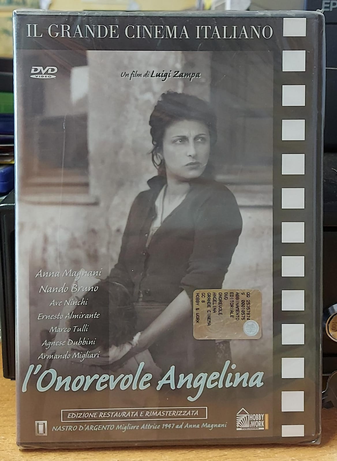 Copertina frontale del DVD L’onorevole Angelina nuovo sigillato con Anna Magnani