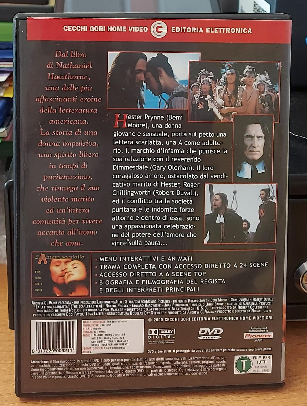 Retro della confezione del DVD La lettera scarlatta