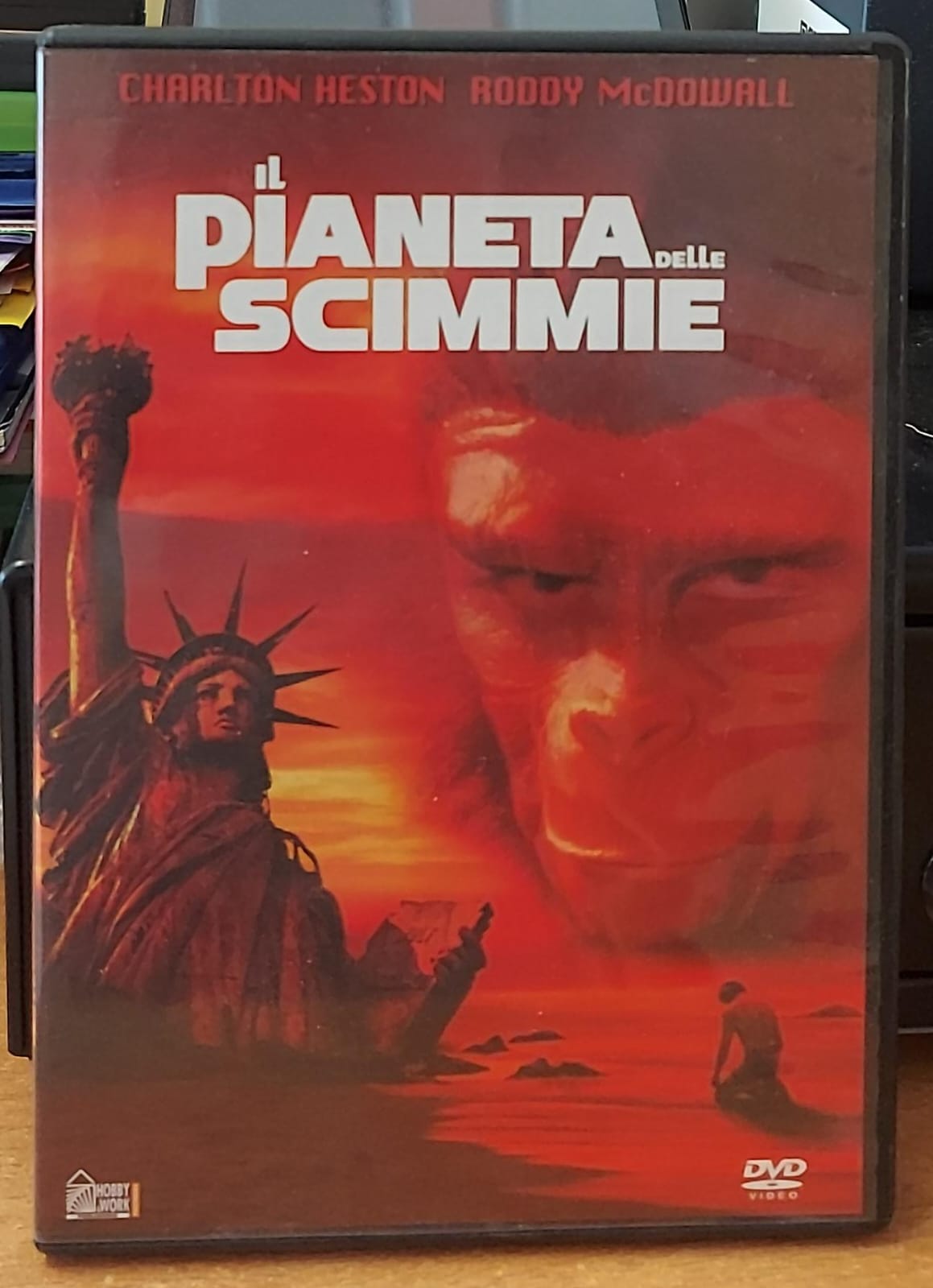 Copertina frontale del DVD Il pianeta delle scimmie con Charlton Heston