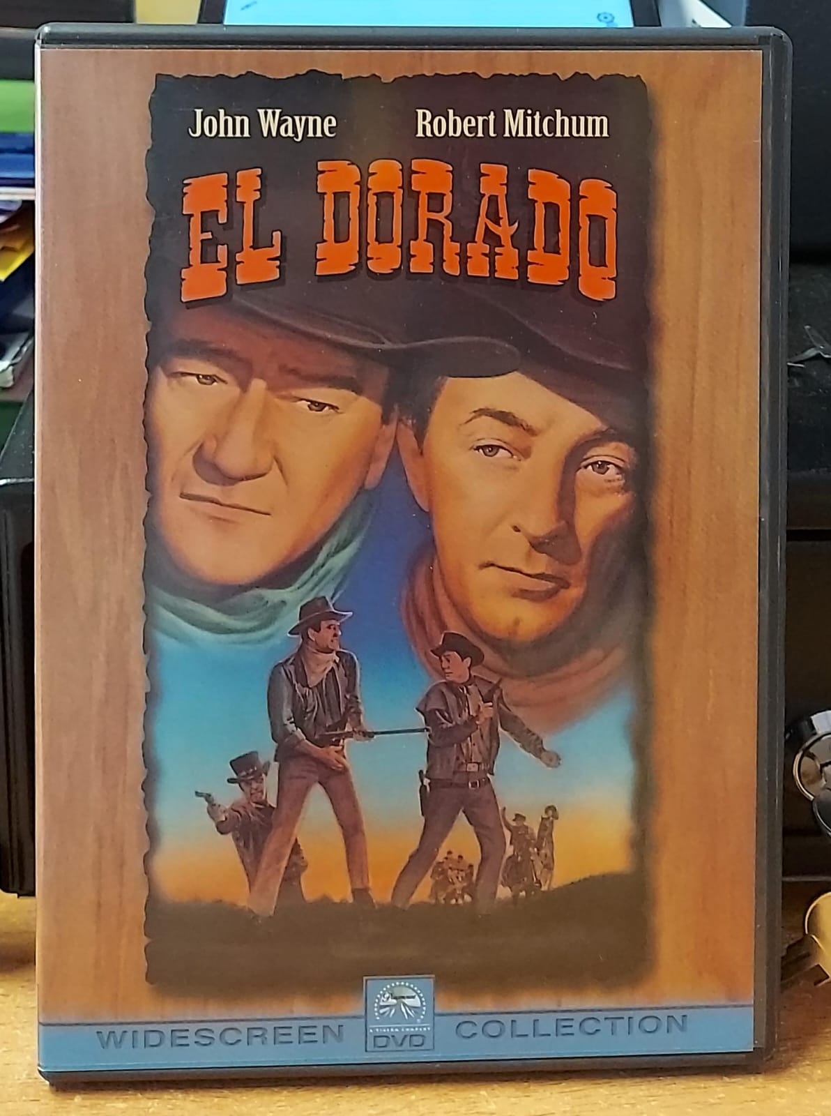 Copertina frontale del DVD El Dorado Widescreen Collection con John Wayne e Robert Mitchum