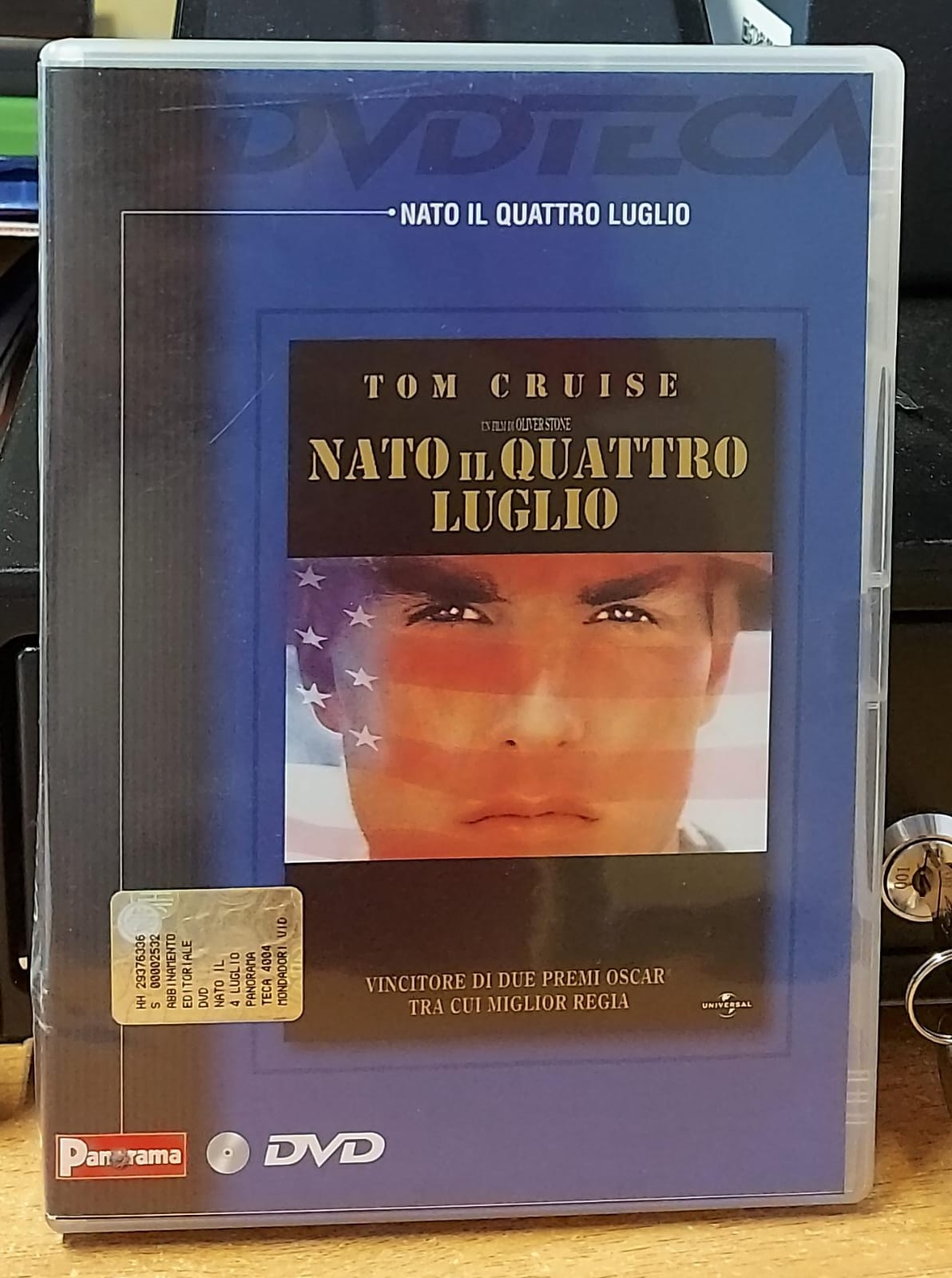Copertina frontale del DVD Nato il quattro luglio con Tom Cruise, edizione DVDteca