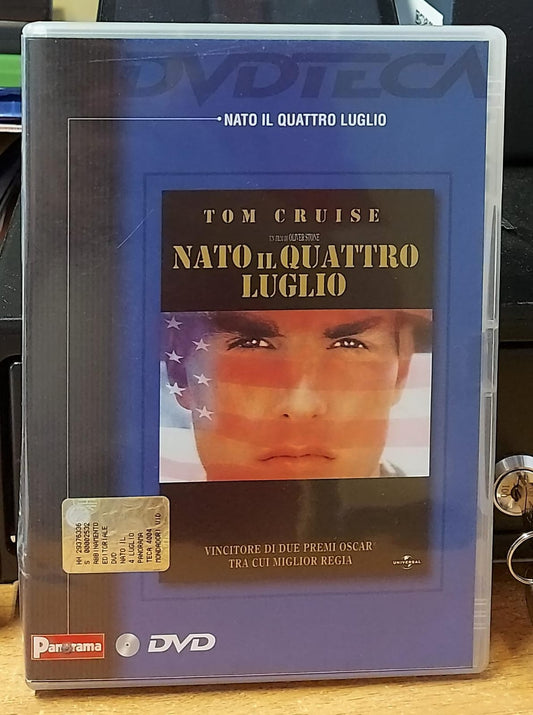 Copertina frontale del DVD Nato il quattro luglio con Tom Cruise, edizione DVDteca