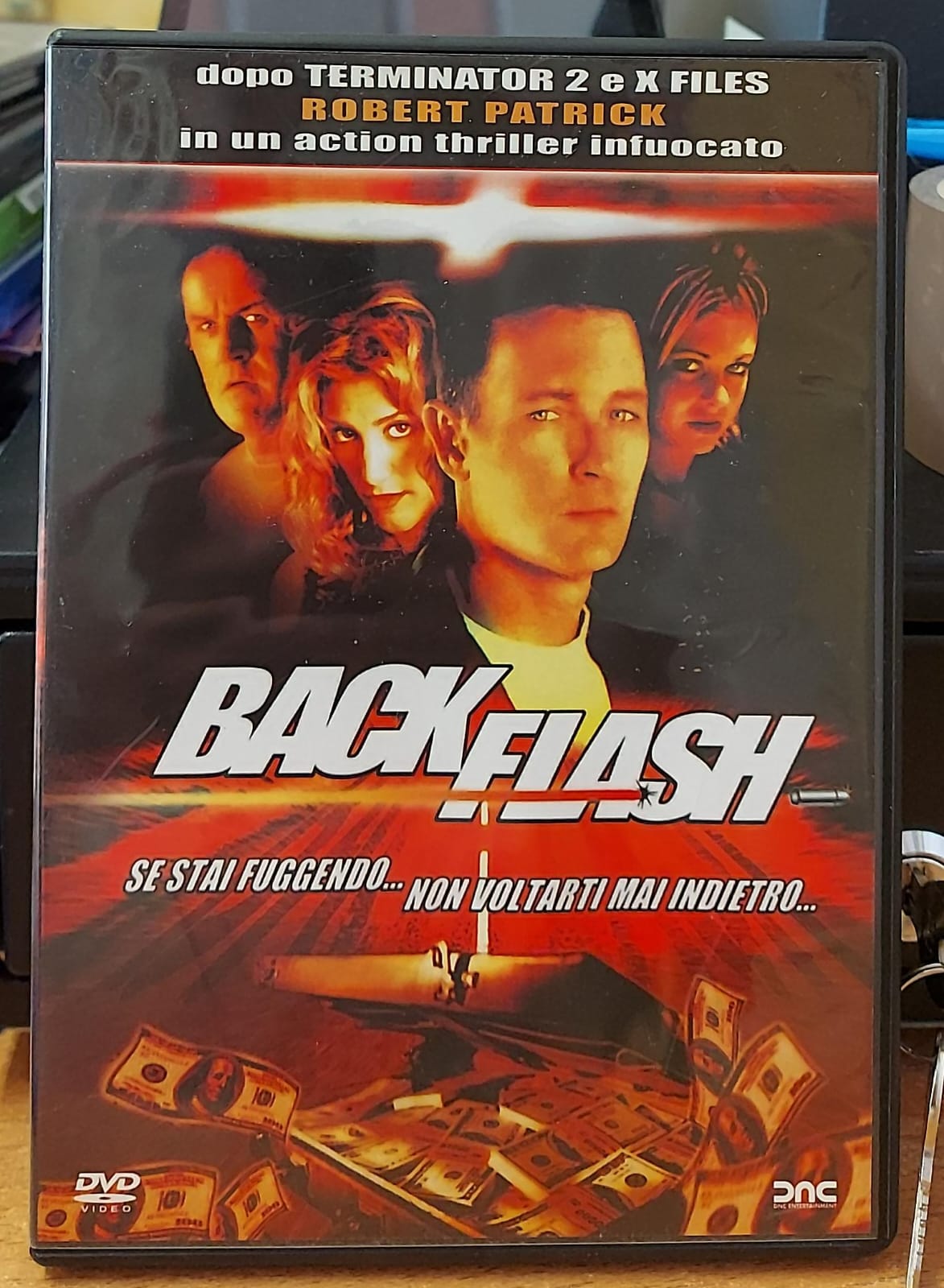 Retro Backflash DVD con trama e dettagli tecnici