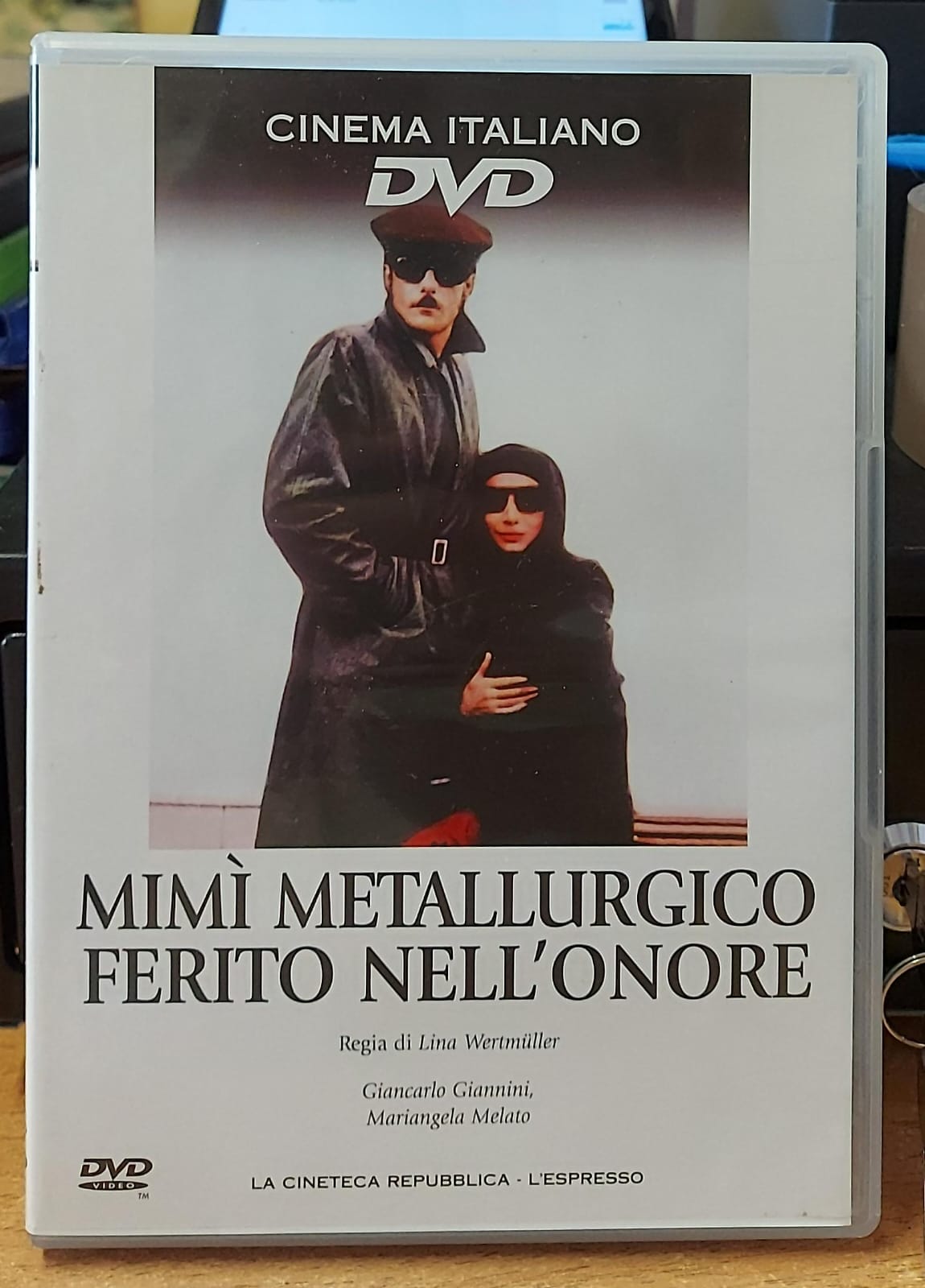 Copertina fronte Mimì metallurgico ferito nell'onore DVD
