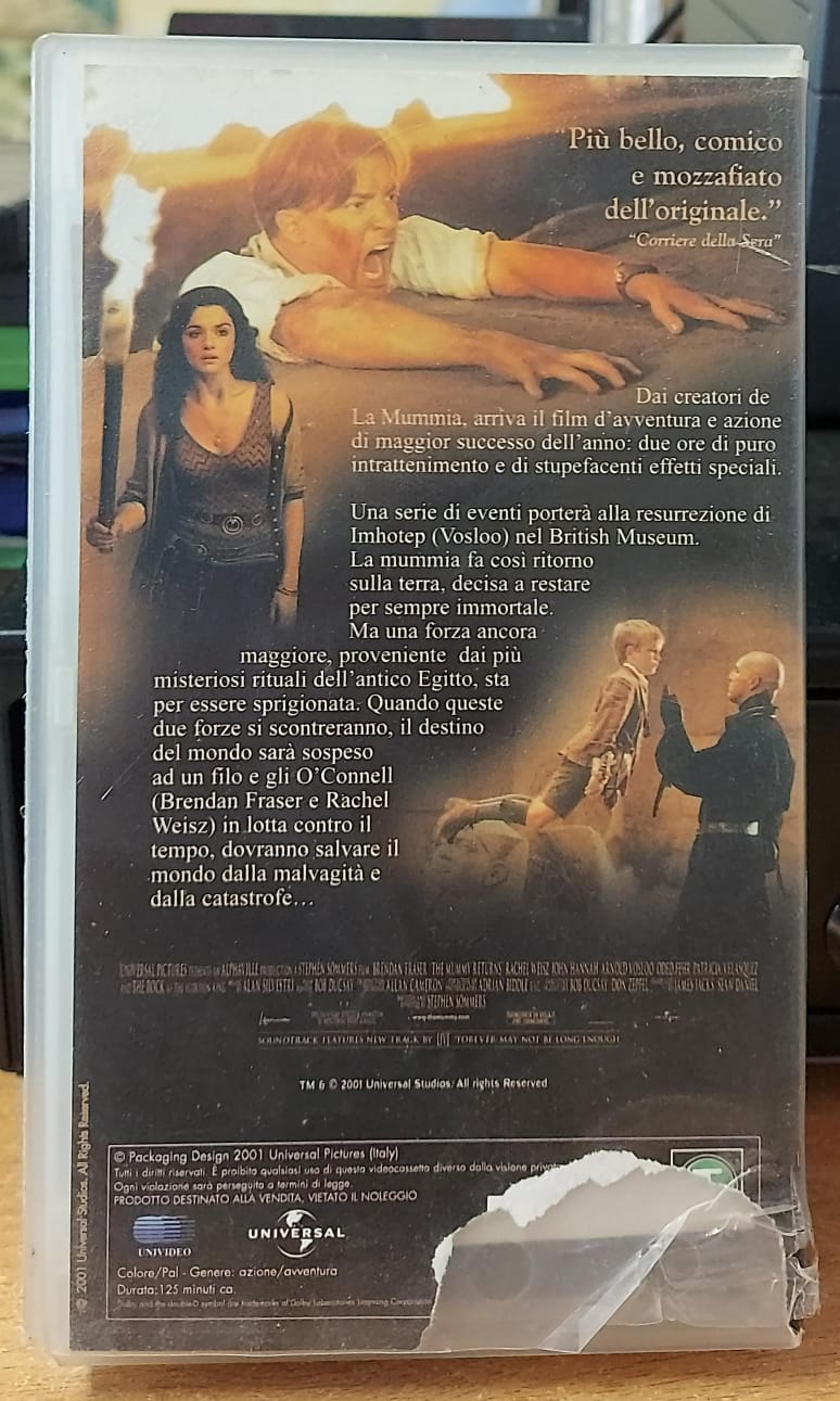La mummia Il ritorno VHS – retro con ampia lacerazione della copertina in basso a destra