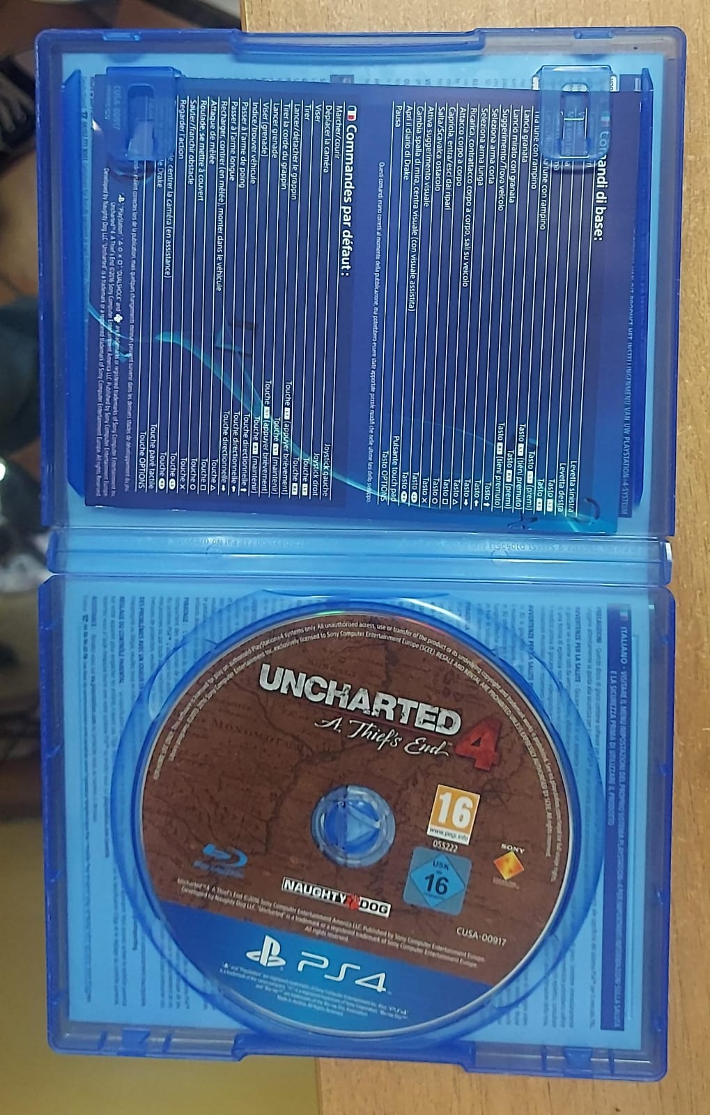 Uncharted 4 PS4 usato - disco e interno della custodia