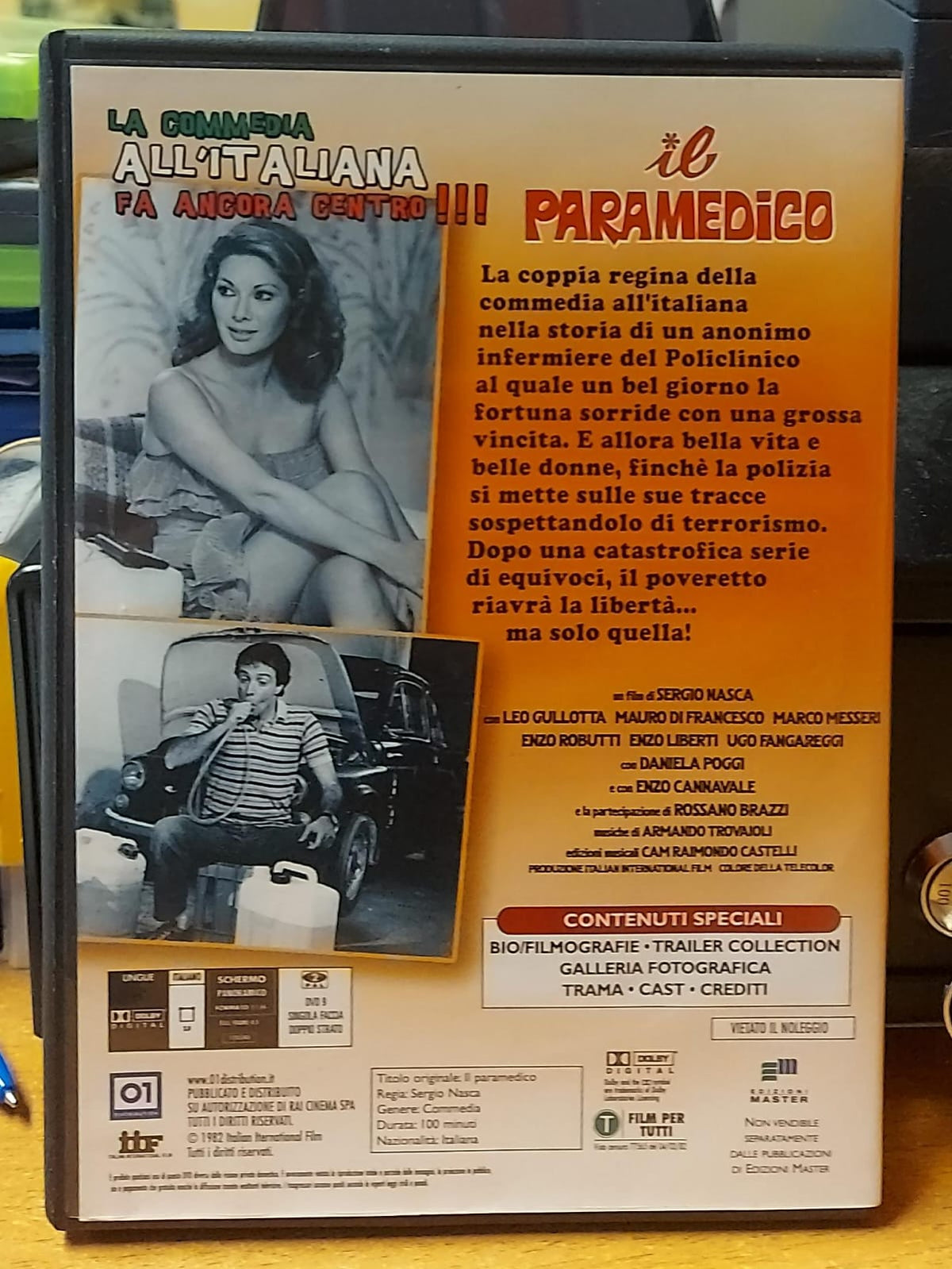 Retro copertina DVD Il Paramedico con trama, cast, contenuti speciali e dettagli tecnici