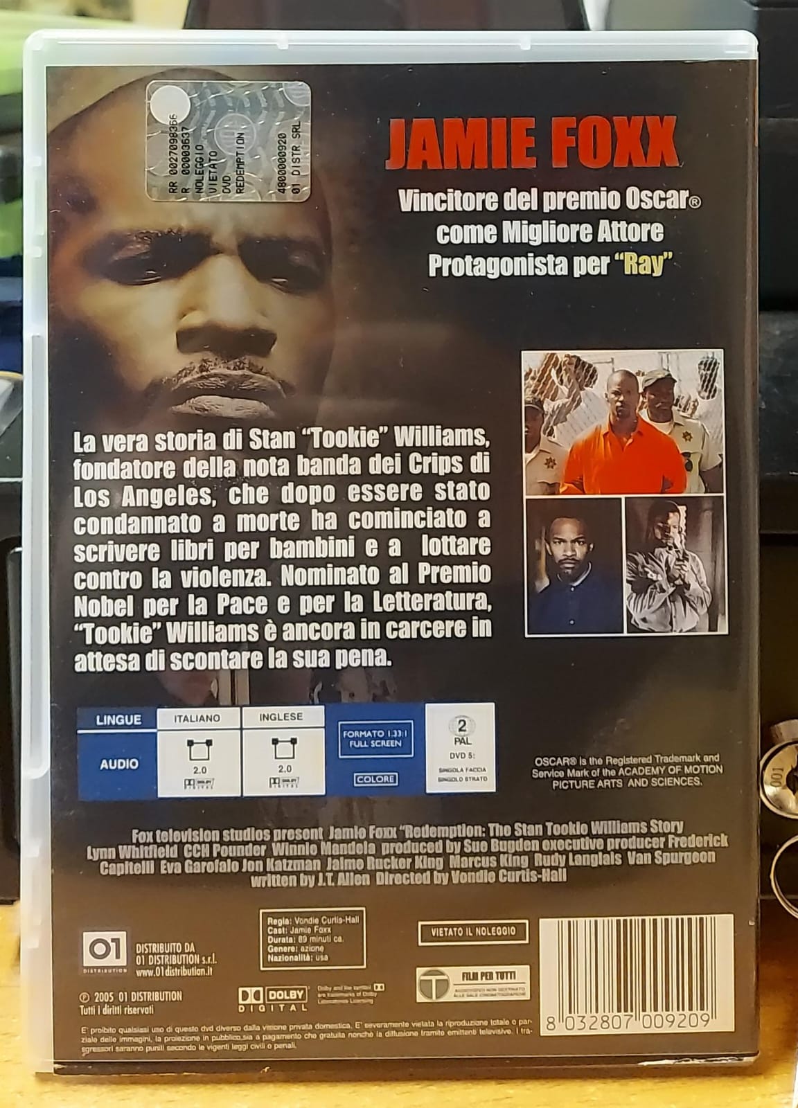 Retro copertina DVD Redemption con trama, dettagli tecnici e codice a barre