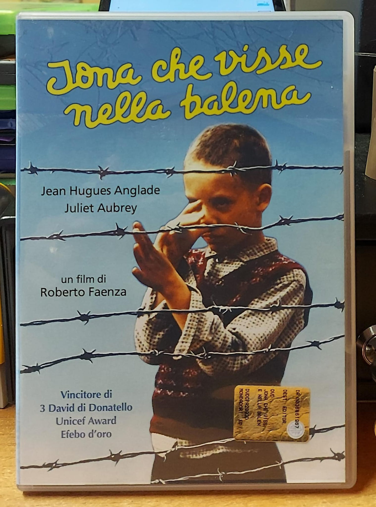 Fronte copertina DVD Jona che visse nella balena di Roberto Faenza