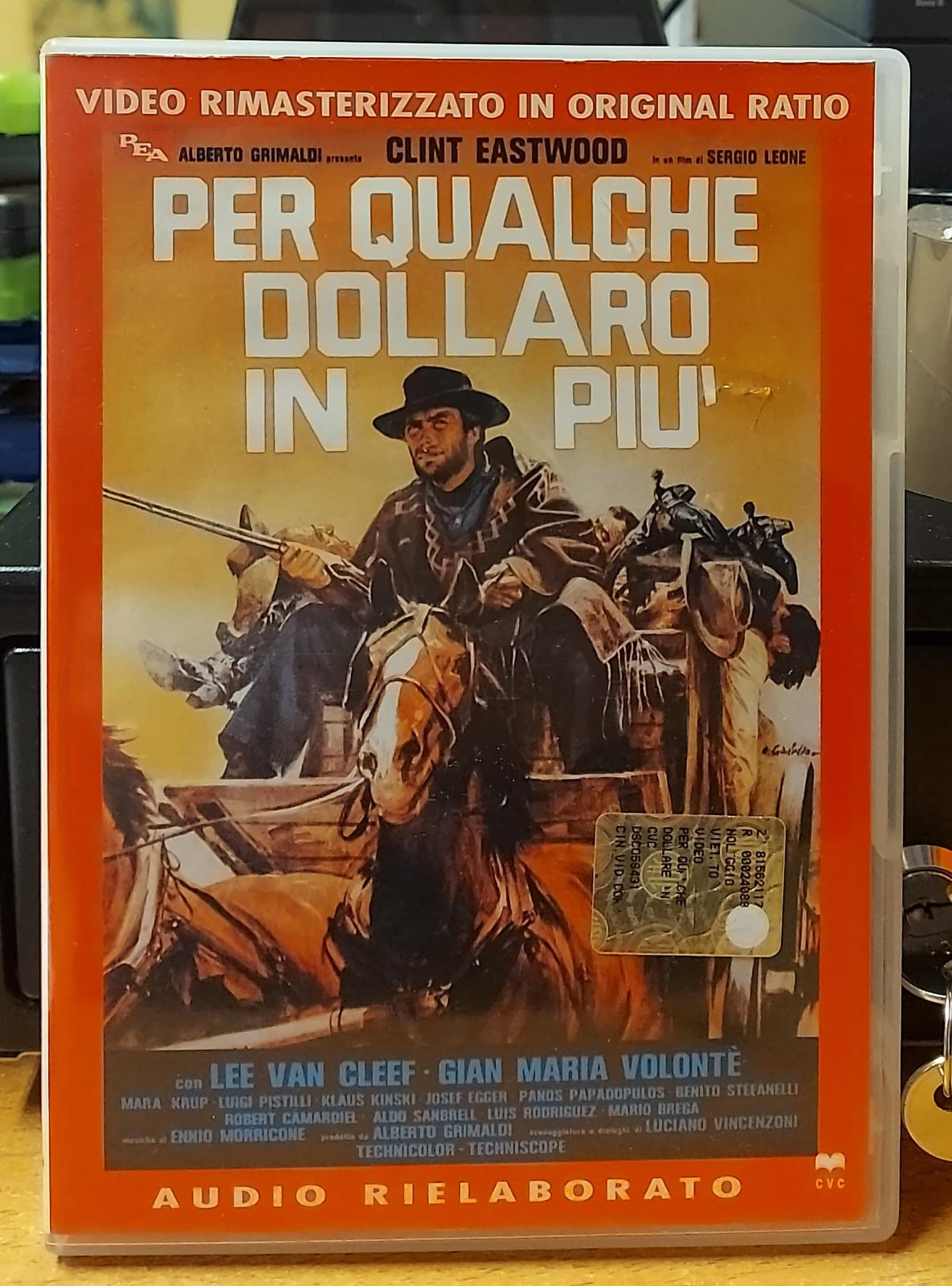 Fronte copertina DVD Per qualche dollaro in più edizione CVC rimasterizzata con Clint Eastwood