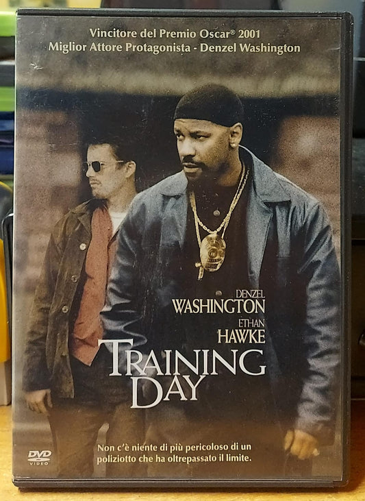 Retro copertina DVD Training Day con trama, inserti video speciali e codice a barre