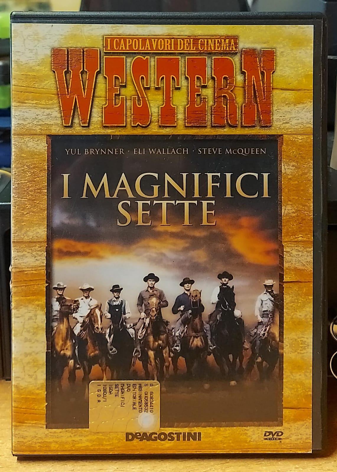 Fronte copertina DVD I Magnifici Sette con Yul Brynner, Eli Wallach e Steve McQueen, collana I Capolavori del Cinema Western