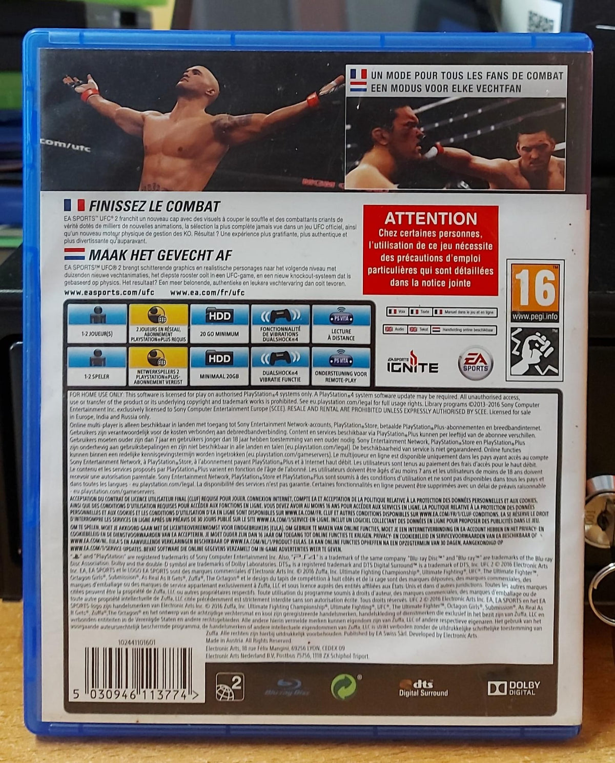 EA Sports UFC 2 PS4 usato - retro della confezione francese e olandese