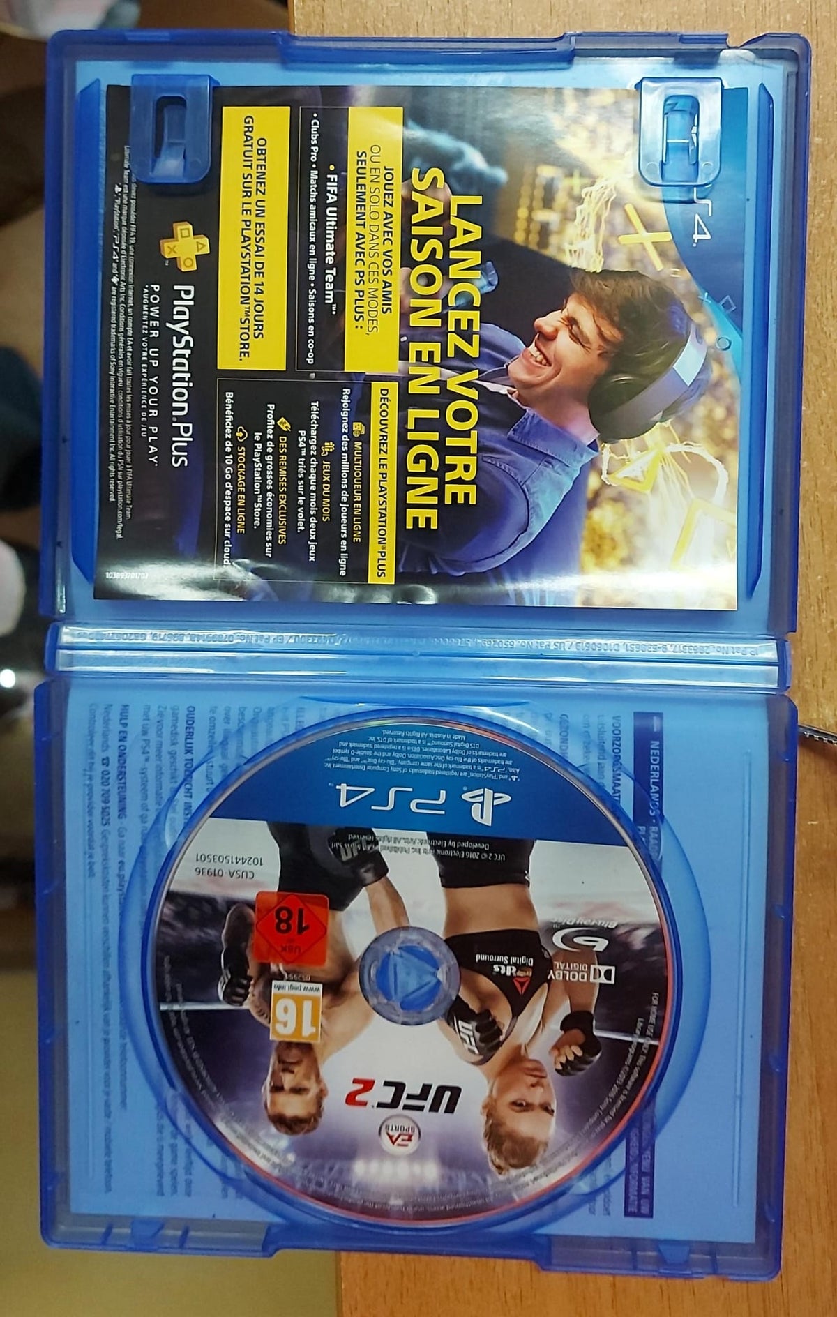 EA Sports UFC 2 PS4 usato - disco e inserto promozionale nella custodia